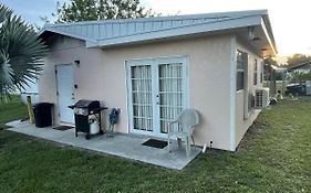 Rim Canal Cottage 'Yellow House' With Canal Views & Boat Dock Cottage